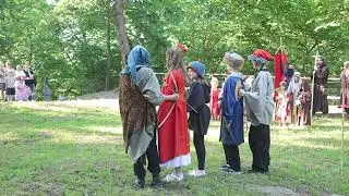 Dębno. Inscenizacja legendy o św. Kindze w wykonaniu dzieci z miejscowej szkoły.