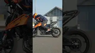 Epic start of a burnout🔥 #ktmduke #duke125 #motorcycle