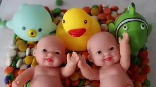 Balloon Blasting Candy asmr with bathtub toys | Satisfying Alpha Candy ASMR