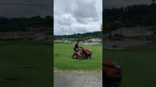 Husqvarna YTH 22V46 Lawn Mower