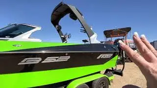 2018 MB 52 - wakeboard boat ! Immaculate $109995 - custom trailer w lights