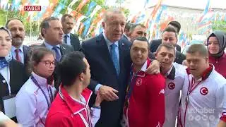 Cumhurbaşkanı Erdoğan'ı down sendromlu sporcular karşıladı