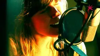 Ren&eacute;e - Dum Dum Dum (Live @ FM Brussel)