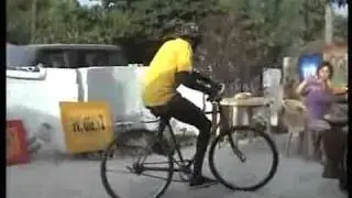 Dude Pulls Off Some Wild Shit On His Bike