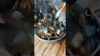 Мы используем обрезки бекона в наших мидиях