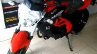 Moto UM 230 xtreet C.C - UM 180 xtreet C.C modelo 2012 - 2013
