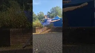 Split sissone on concrete @lgballet
