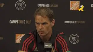 Frank de Boer and Michael Parkhurst speak before the Campeones Cup