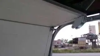 Видео обзор на секционна гаражна врата LHR за гаражи с нисък трегер
