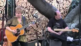 Lindsay Tomasic & Friends - Big World - Sep 29, 2012 Full Moon Saturdays at Stonywood (S2t07)