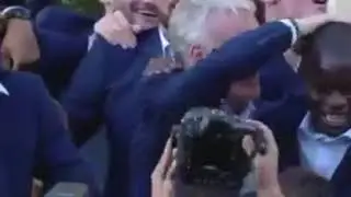 Paul Pogba and the whole France team singing the N'Golo Kante song