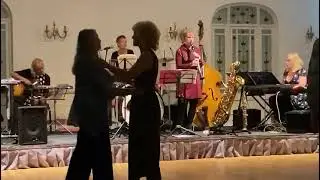 Hotsy Totsy - Ain't Misbehavin