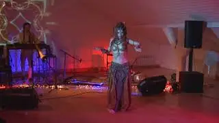 Soqotra (Anastasia Minashkina) tribal fusion improvisation to live music by Karnash
