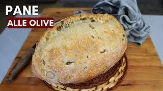 Pane alle OLIVE in GIORNATA: croccante, con la mollica morbida e pieno di olive!