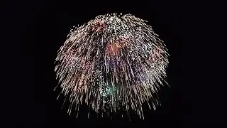 世界最大の四尺玉花火＝鳴り響く爆音