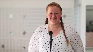Synnøve Brøndbo Plassen synger slåttestev