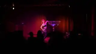 Burlesque Show im Champagner Glas | Vintage 20er Jahre Act