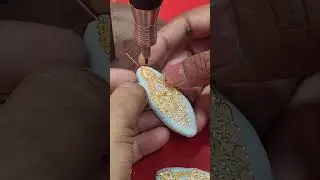 ​Satisfying Gold Cutting Art.