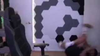 [CLIP] LowTierGod Rolls Like A Kid Into His Section 8 Room
