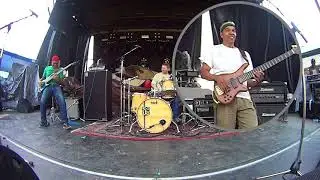 Alternative Bass / LIve show: the Eckhardt Triplets - Kai Eckhardt