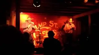 Gillette Brothers - playing the Cow bones at the Camp Street Cafe, Crockett - Texas