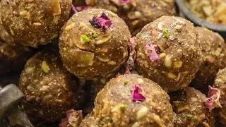 Gond Ke Ladoo Recipe: सर्दी के दिनों में जरूर बनाएं गोंद के लड्डू, देखें रेसिपी
