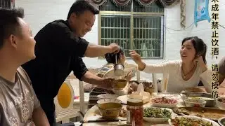 老公居然被两个小妹妹打败了，看来还是经不起花酒！ #团聚时刻 #聚会