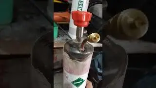 recipiente para realizar limpieza con r 141 b con materiales reciclados.