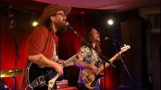 Radio Birds - Hold On Me