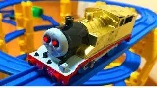 きかんしゃトーマスプラレール 金色のおばけ電車⁉踏切 跳ね橋でじこはおこるさ！Thomas＆friend ghost train
