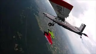 USEGUMPE -2018  PILATUS PORTER and WINGSUITS flying together