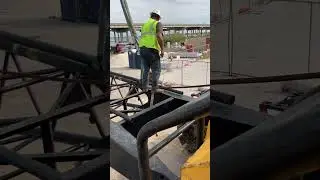 Hooking up parts assembling big boy crane #crane #work #bridgework