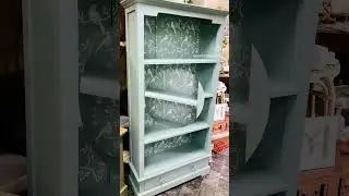 BEFORE & AFTER 🌸 HAND PAINTED BOOKCASE