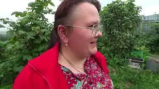 Красный сладкий арбуз. Брокколи для уток. Покрасила прихожую и двери. Набрали ведро опят.