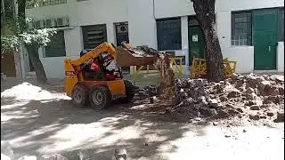 Tractor Pala Frontal Naranja R134 trabaja en Colegiales