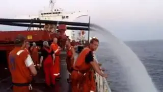 Eekels levert pompen voor het leegpompen van het vast gelopen schip Flash