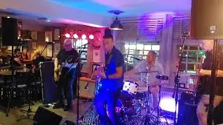 Mad Bess - Live cover of Can't Buy Me Love (The Beatles)