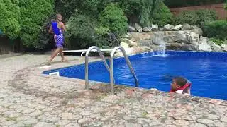 Eli&rsquo;s first time on the diving board/The Finley Kidz