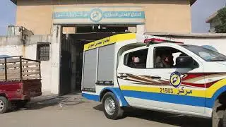 شاهد إخراج جثة الطفل عمر عامر بركات 16 عاماً من مياه نهر الفرات بمدينة جرابلس شرقي حلب.