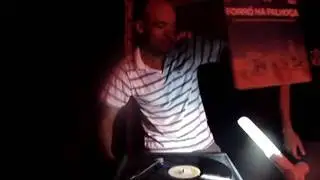 Chaves discotecando no seu anivers&aacute;rio