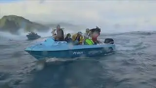 Wave hits boat   Accident at Teahupoo