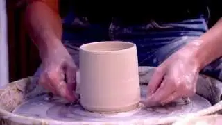 Nikki Lewis demonstrates at potters wheel