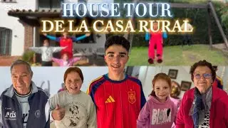 Bruno, Triana, Mercedes y los abuelos  enseñando la casa rural en Arcos de la Frontera (Cádiz) 2026