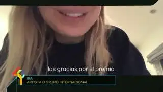 Sia saying HOLA in spanish (Los 40 Music Awards winning speech)