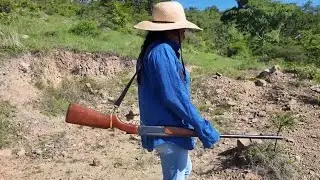 Amiga Lucre se Fue al Cerro a Sembrar su Chile Costeño