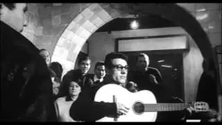 La vita agra (1964 regia di Lizzani), chiacchiere al bar e cameo di Jannacci.avi