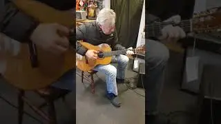 Tommy Emmanuel plays a Milestones of Music guitar with K&K Pickup at No1 Guitarshop