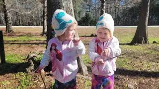 Twins try boiled peanuts