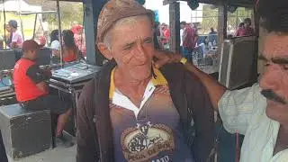 DIVON AMORIM CANTANDO TOADA (O VAQUEIRO QUANDO &Eacute; NOVO)