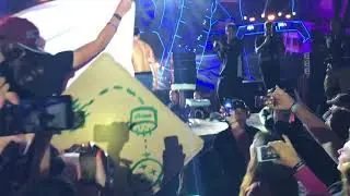 Steve Aoki кидает торт на фестивале Alfa Future People 2018